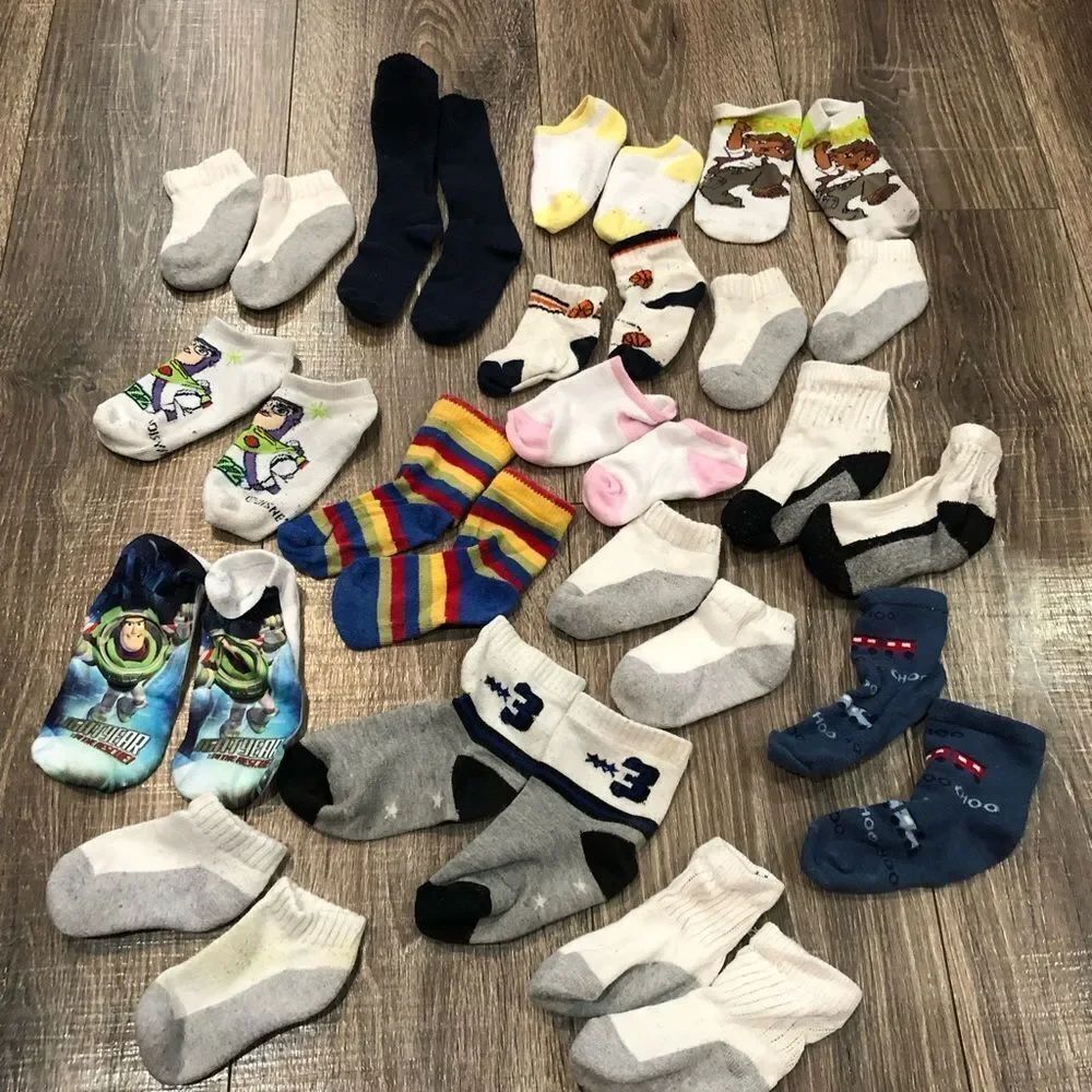 Assorted Newborn and Baby Socks Collection 16 pairs